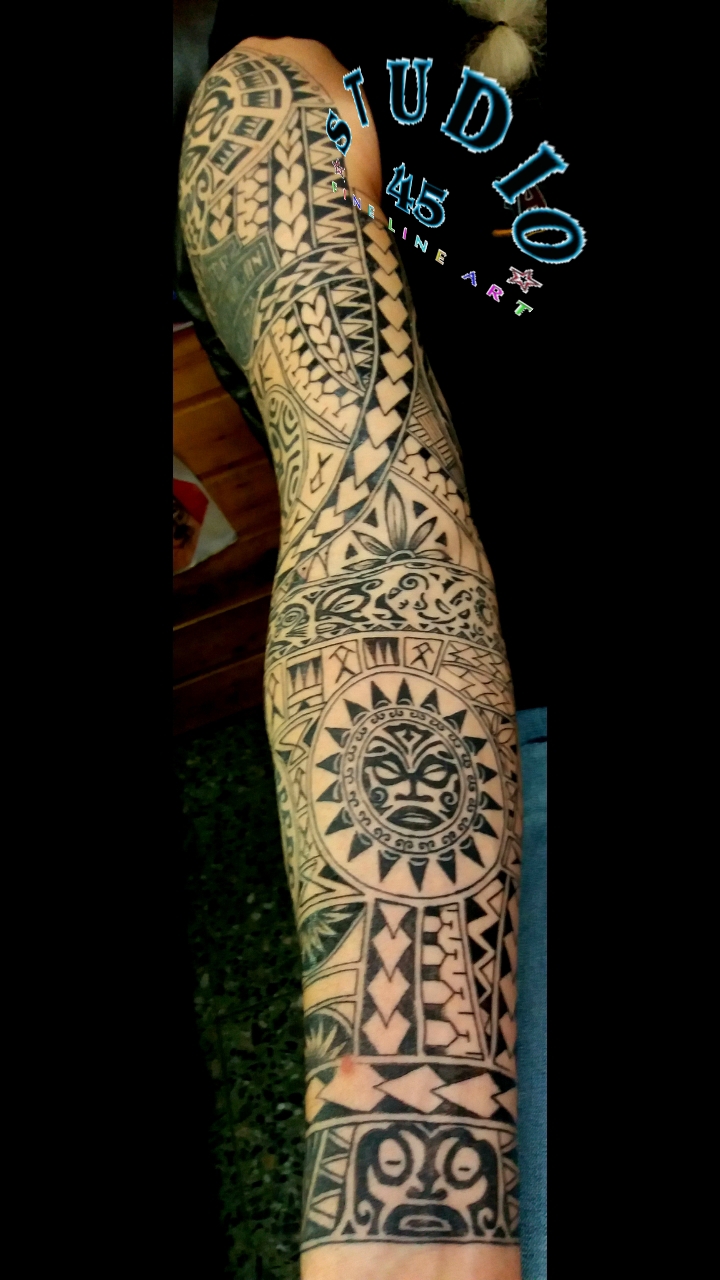 Maori Free-Hand-Work Tattoo kompletter Arm Recklinghausen STUDIO 45